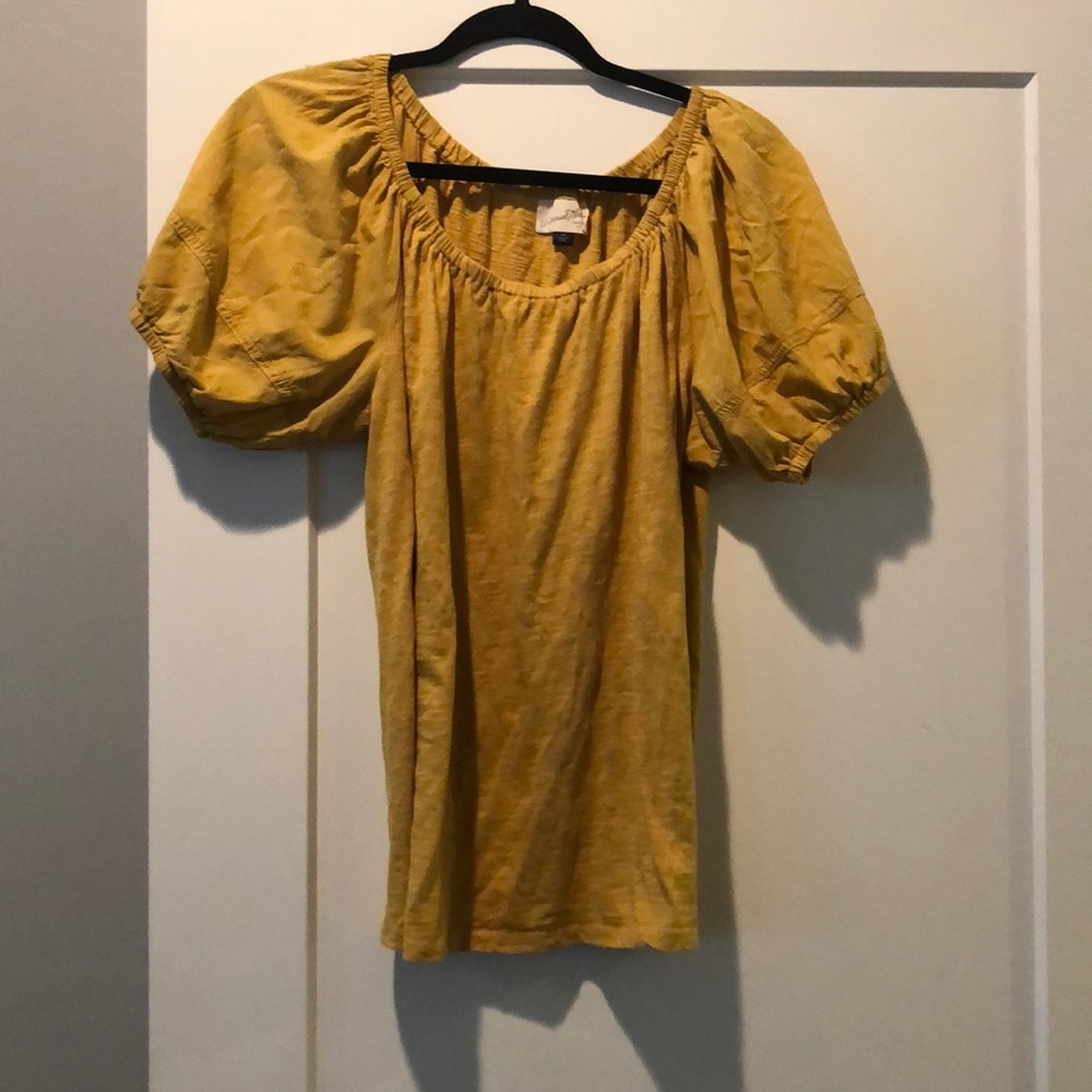 Puffy sleeve shirt!
